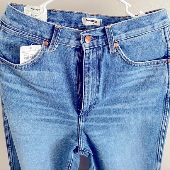 NWT Wrangler vintage high waisted distressed jeans - Picture 8 of 8